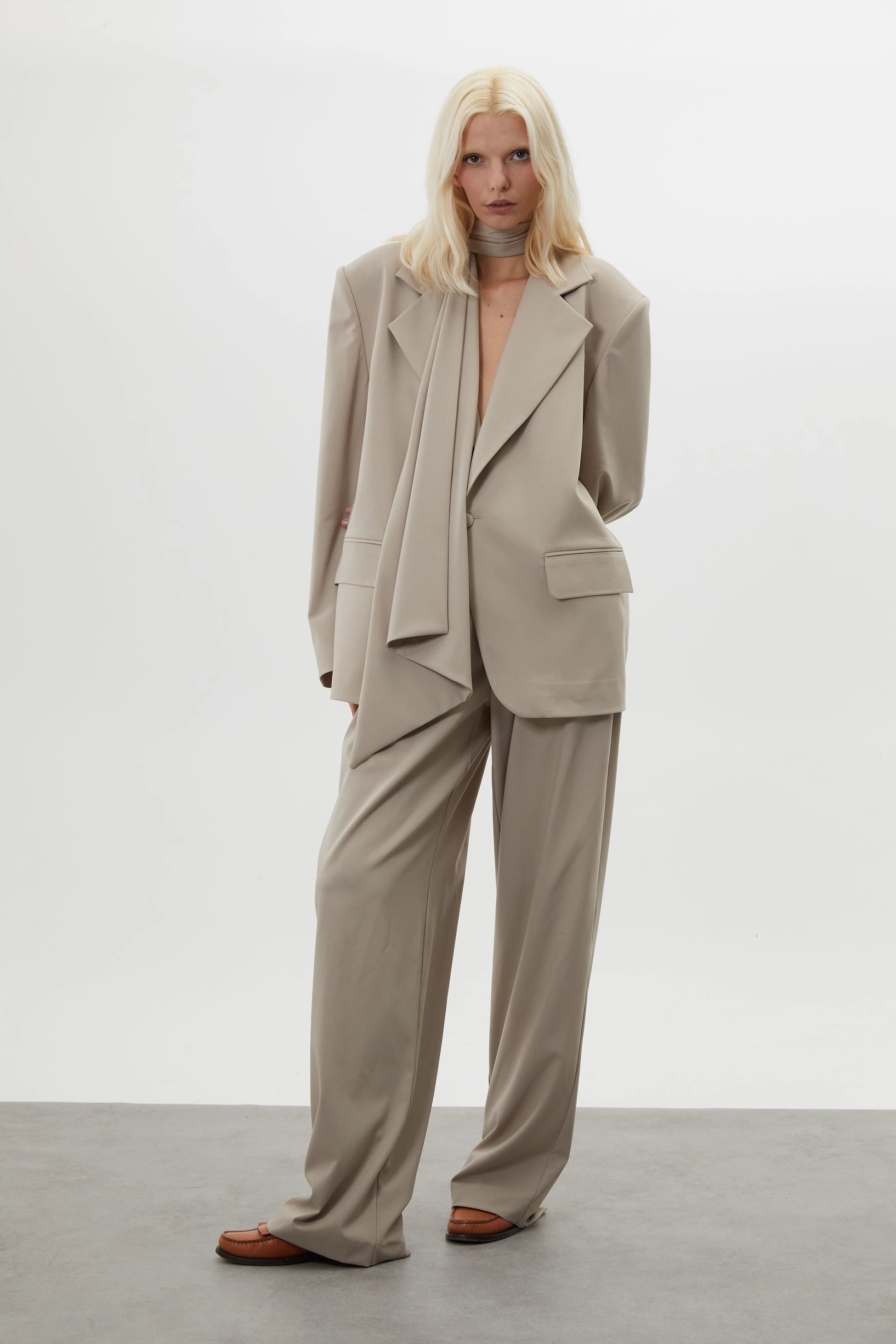 ELİ ATKI DETAYLI OVERSIZE BLAZER