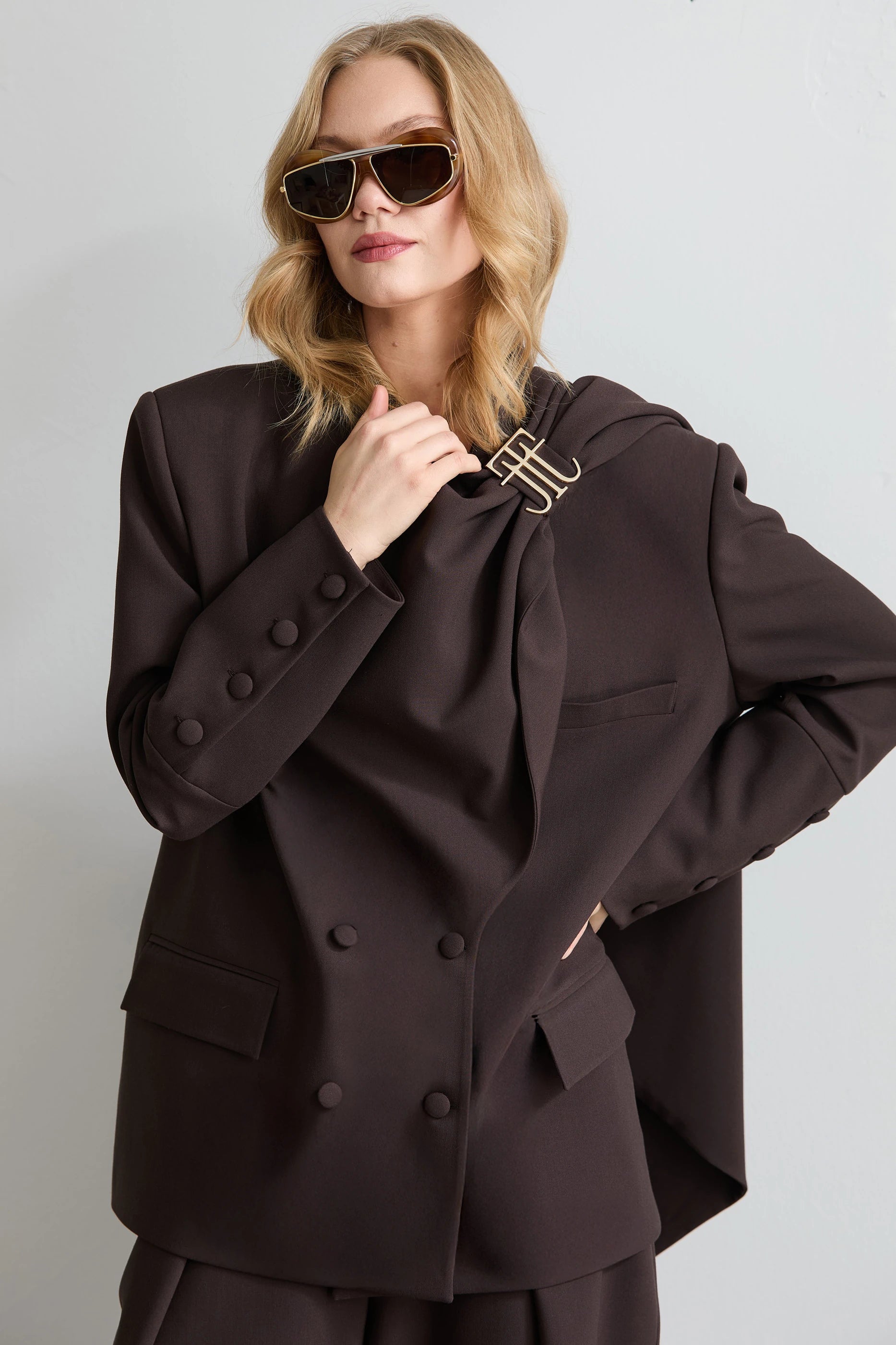 CLARE ATKI DETAYLI LOGOLU KAHVERENGİ BLAZER CEKET