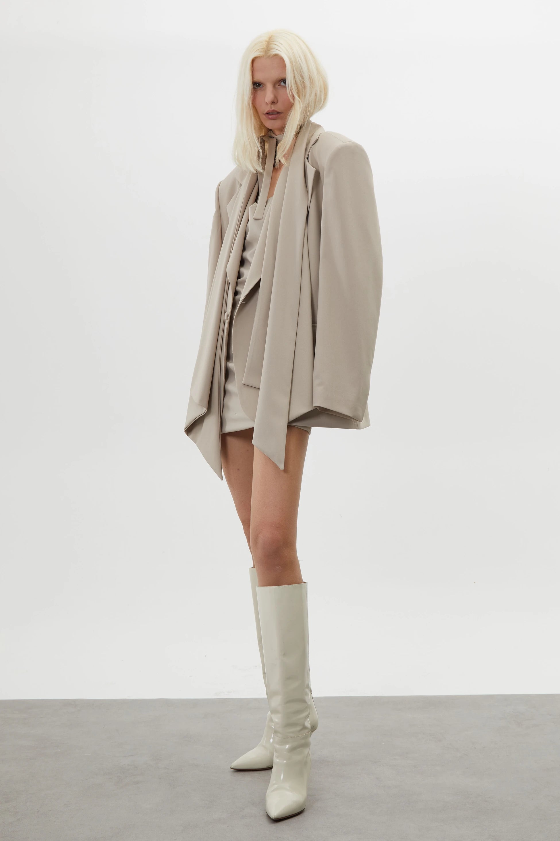 ELİ ATKI DETAYLI OVERSIZE BLAZER
