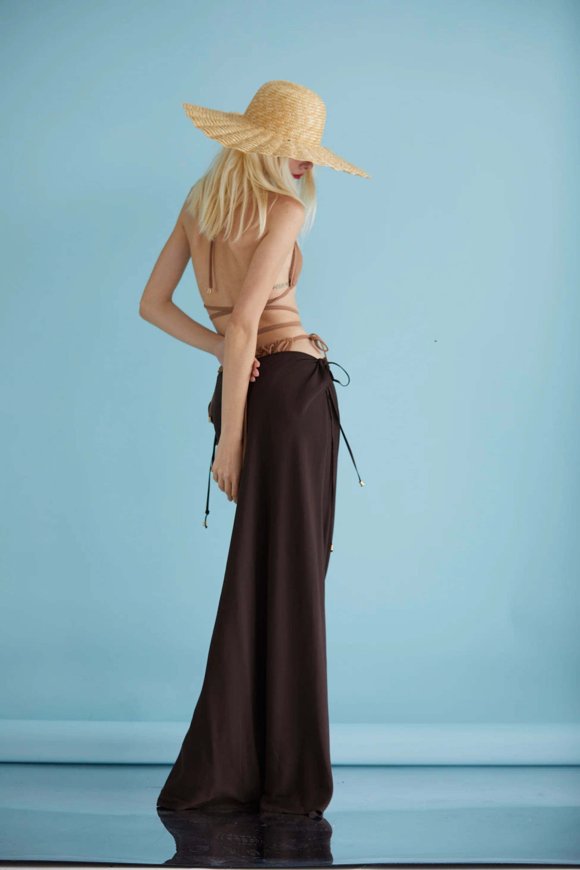LOLİTA BİKİNİ ÜSTÜ NUDE
