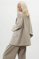 ELİ ATKI DETAYLI OVERSIZE BLAZER