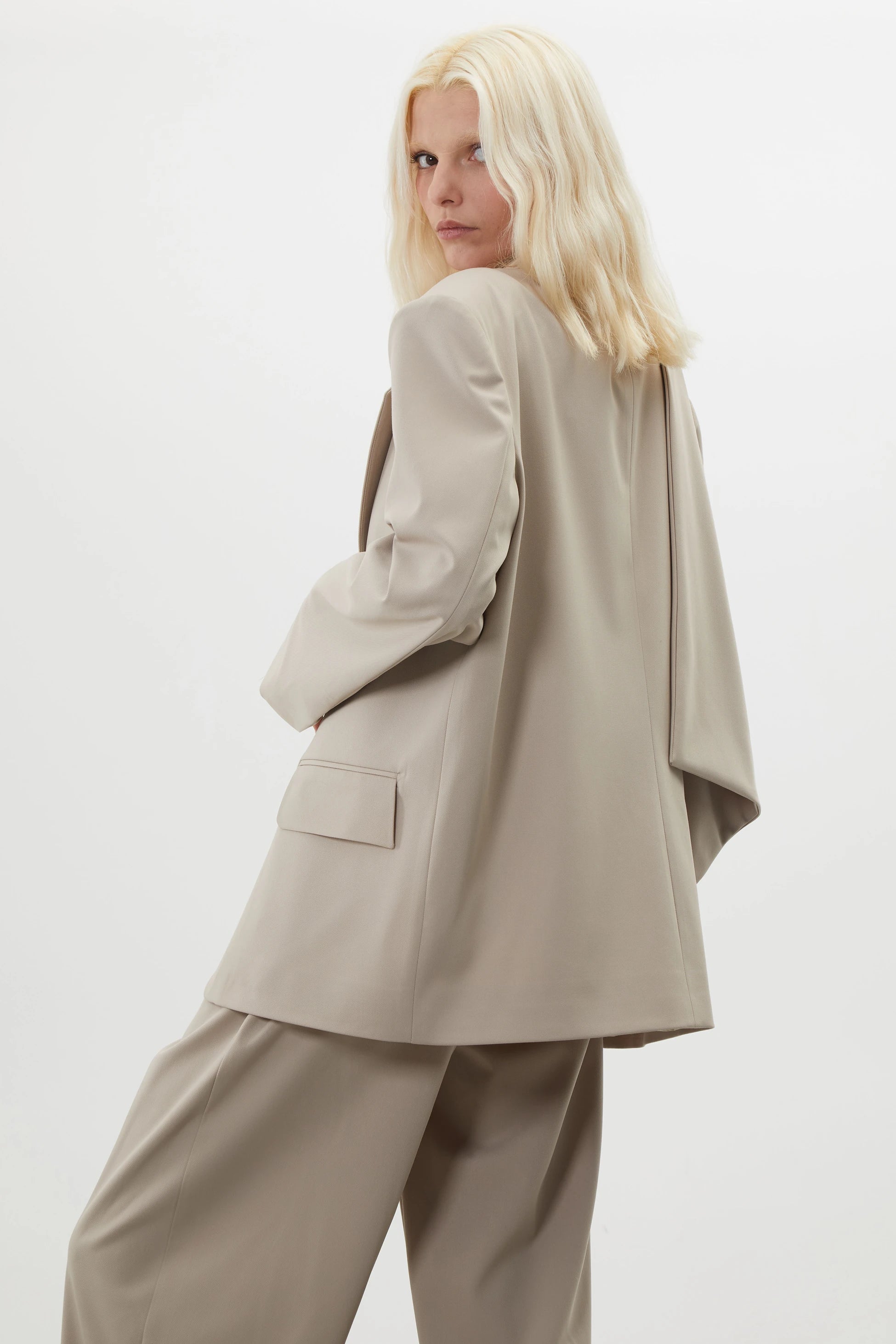 ELİ ATKI DETAYLI OVERSIZE BLAZER