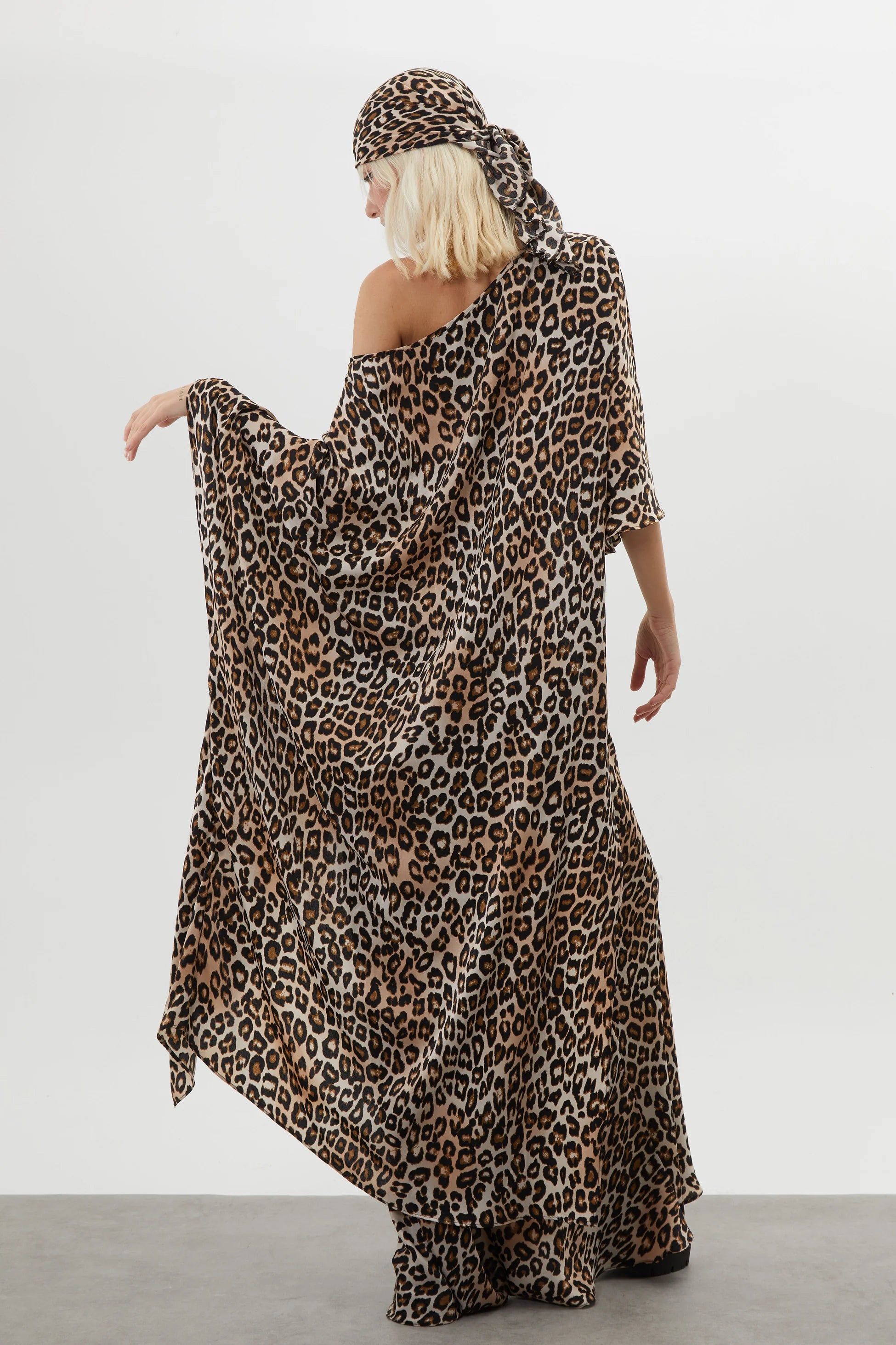 MOİ ASİMETRİK LEOPAR DESENLİ PANÇO