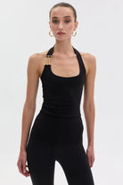 FORM HALTER YAKA LOGOLU CROP TOP